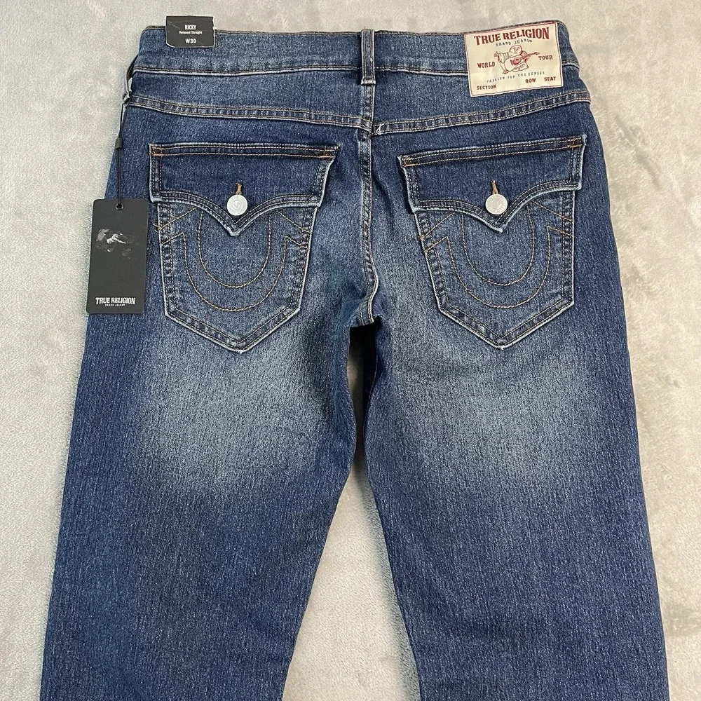 NWT True Religion Ricky Relaxed Straight Jeans Mens 30 (32x34) Medium Wash Flap